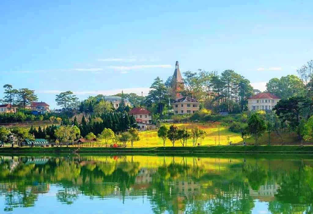 Hồ Xuân Hương – Hồ Nước Thơ Mộng Và Quyến Rũ Nhất Đà Lạt