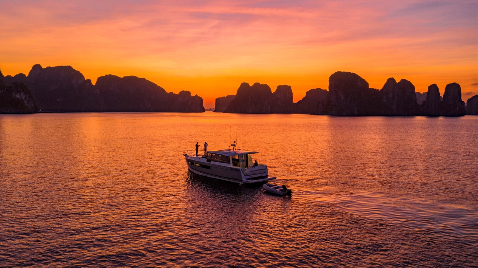 Du thuyền Hạ Long