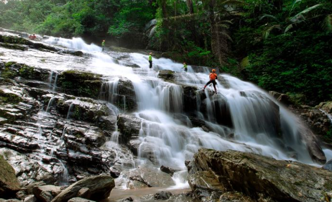 Trekking Thác Dương Cầm 1 ngày có khó không?