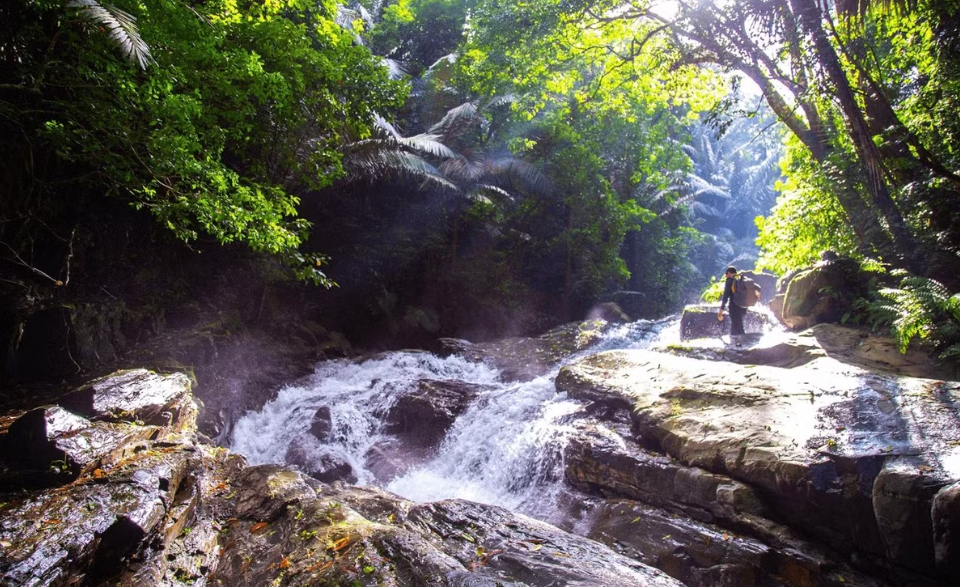 Trekking Thác Dương Cầm 1 ngày có khó không?