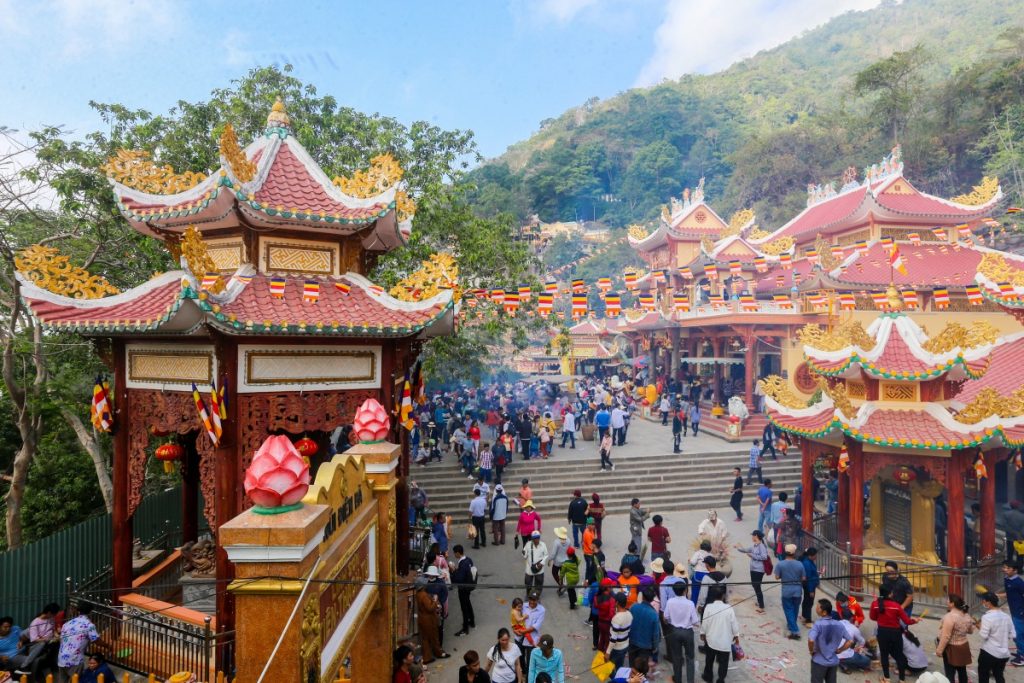 Cẩm nang du lịch núi bà đen tự túc