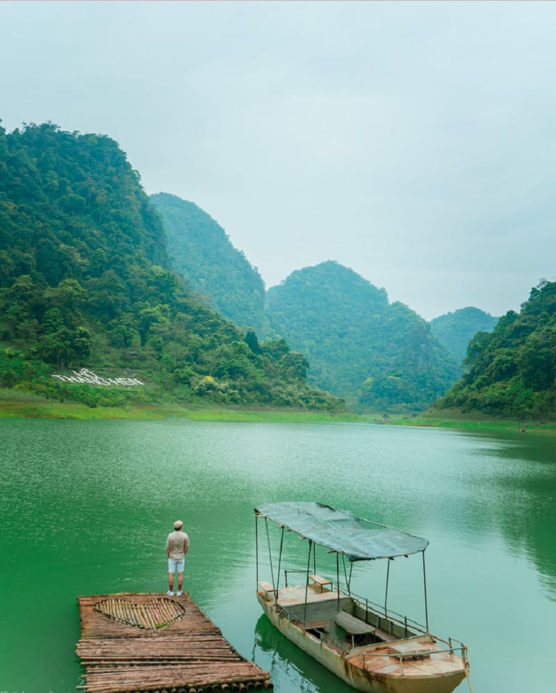 Hồ nước tự nhiên