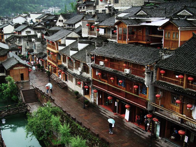 Khám phá vẻ đẹp cổ thi tại Phượng Hoàng Cổ Trấn