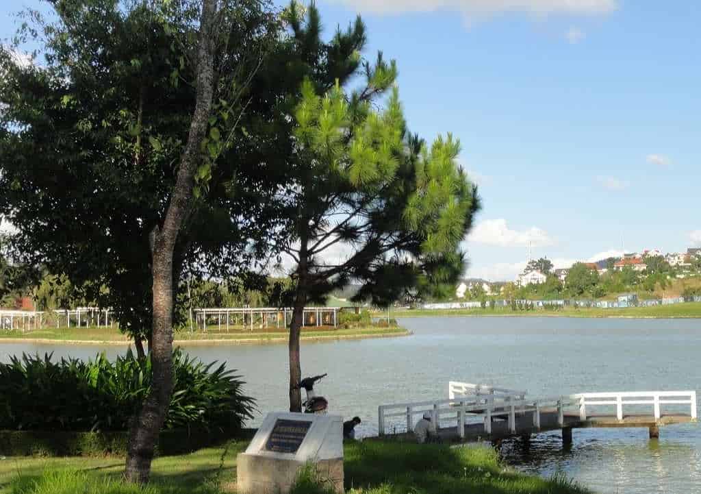 HỒ XUÂN HƯƠNG  Hồ nước thơ mộng và quyến rũ nhất Đà Lạt