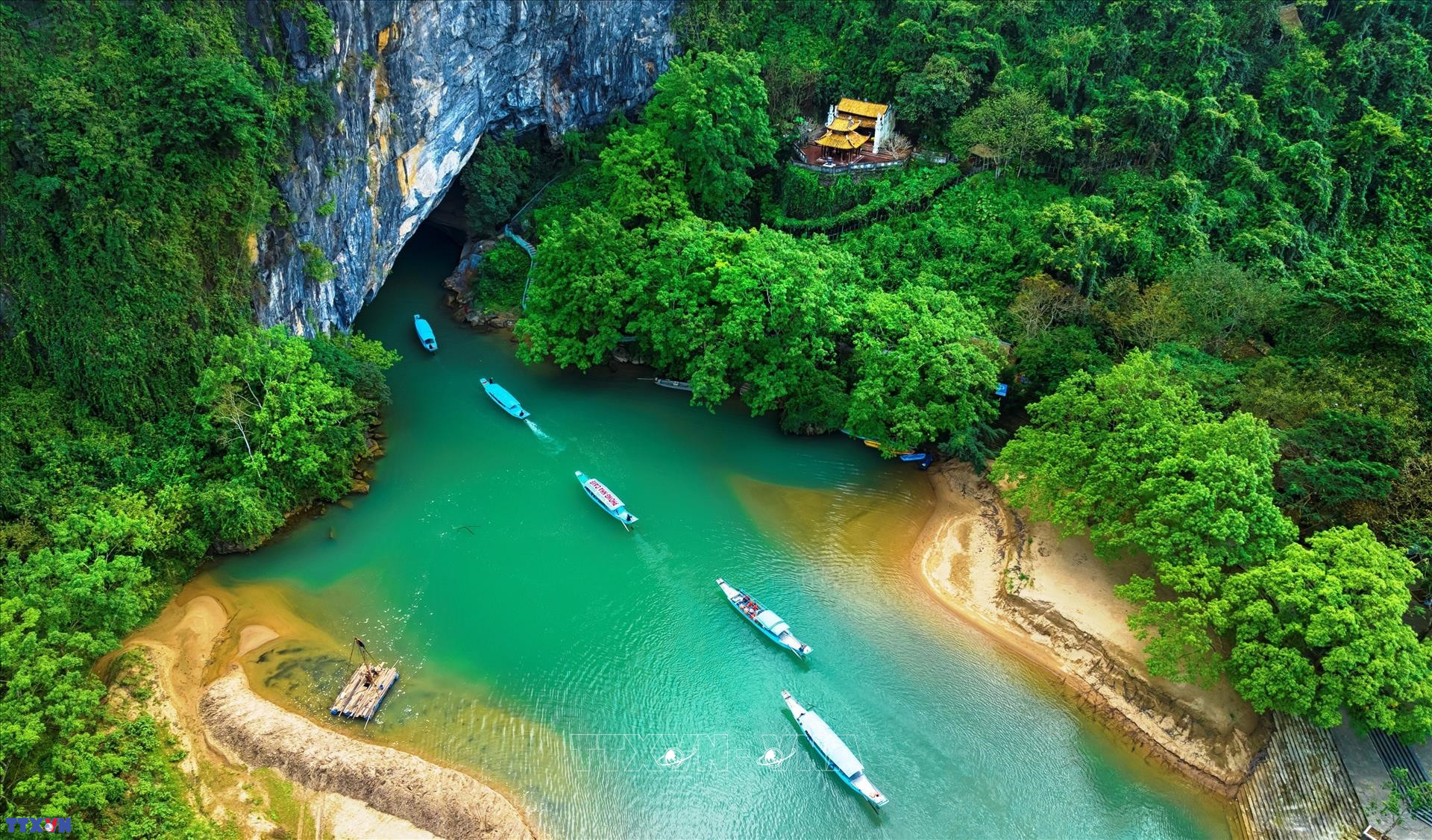 Tour Động Phong Nha – Động Thiên Đường 1 ngày